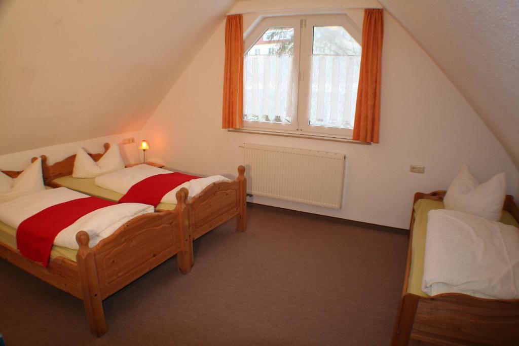 Zum Schlossgarten Ralswiek Room photo